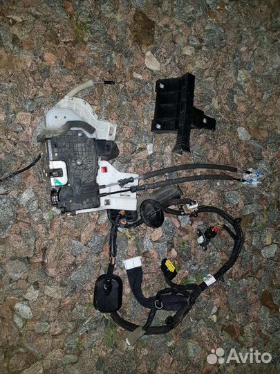 Мало б.у. замок двери всборе Genesis G80 Hyundai