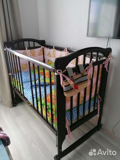 Кроватка детская с балдахином + комплект белья