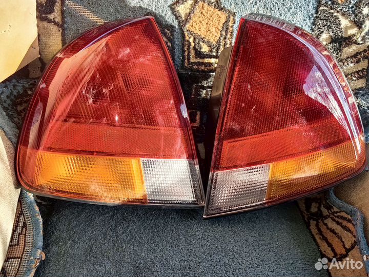 Фары на Mitsubishi Carisma