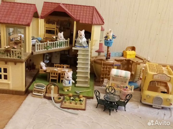 Sylvanian Families домик, семья и мебель