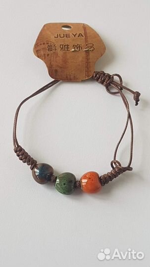 Браслет с керамическими бусинами в глазури