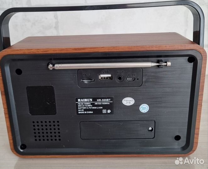 Ретро радиоприемник с аккумулятором