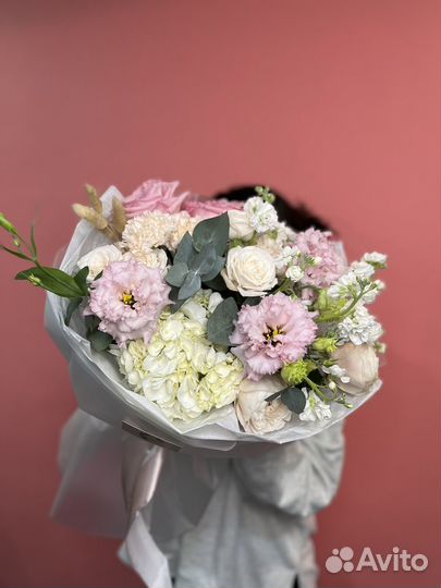 Букеты с гортензиями и розами