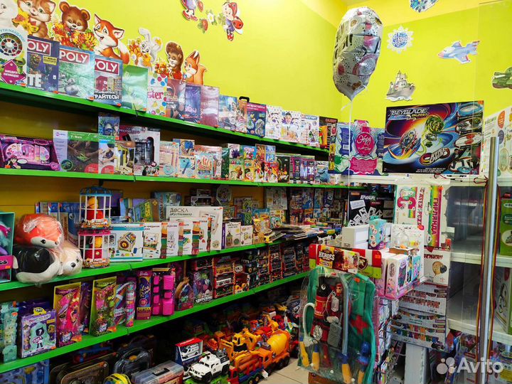 Детский магазин игрушек и кофейня самообслуживания