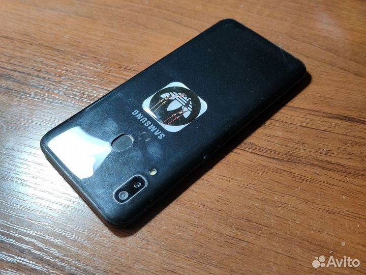Samsung Galaxy A20, 3/32 ГБ