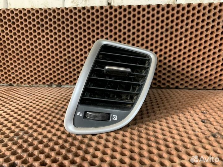 Дефлектор воздушный передний правый Nissan Teana