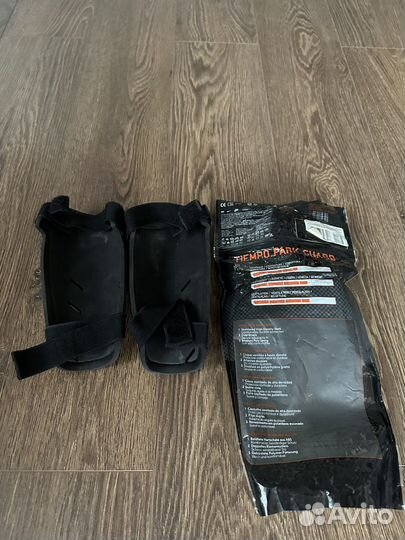 Щитки футбольные nike