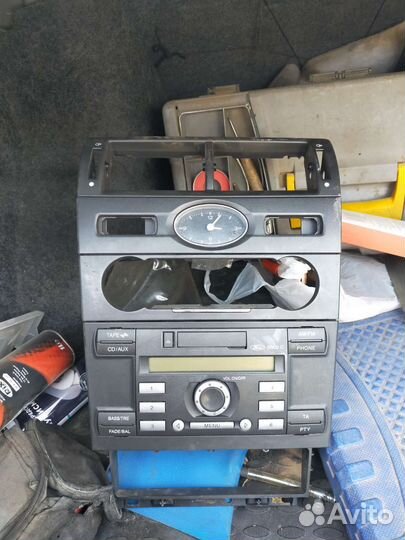 Продам магнитолу форд мондео 3 с рамкой