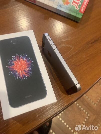 iPhone SE, 16 ГБ