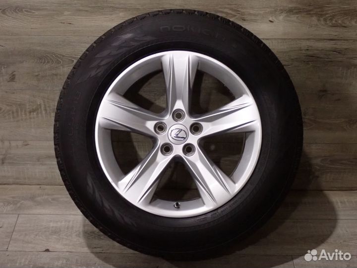 Комплект оригинальных R18 колес на Lexus RX