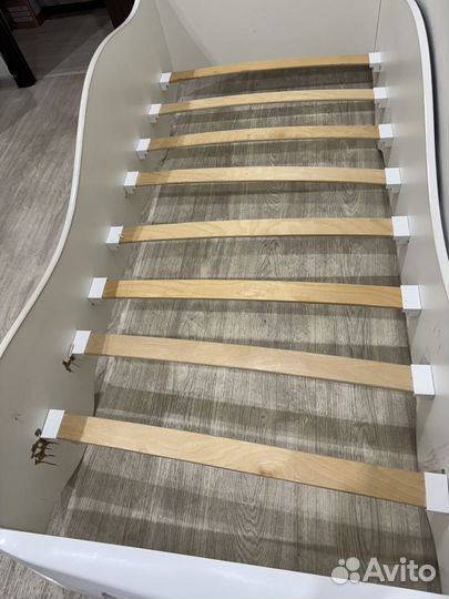 Детская кровать машина