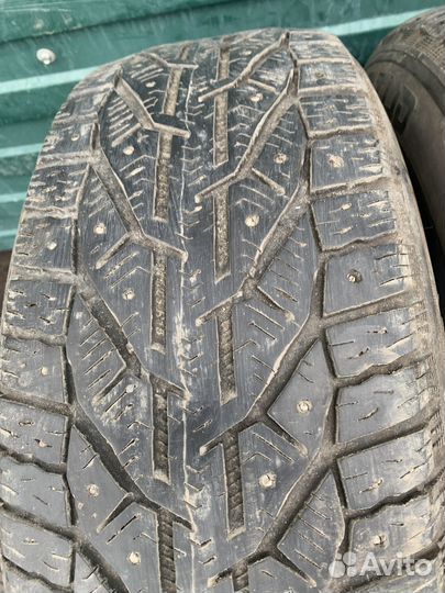 Kormoran SUV Stud 215/65 R16 102T