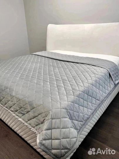 Покрывало на кровать 220х240. новое