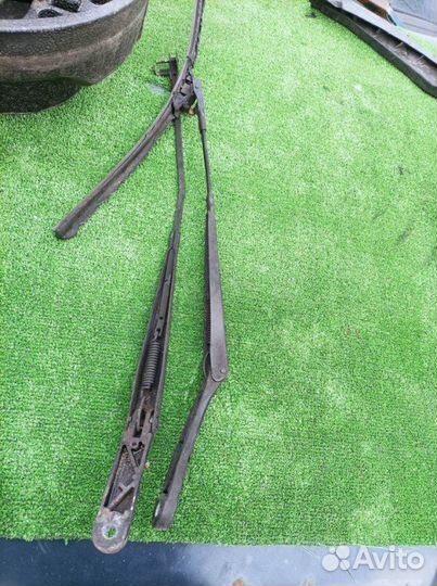 Поводок дворников передний Skoda Octavia A5 2013