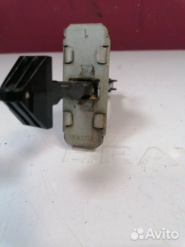 Ограничитель двери передний левый Mazda 6 седан