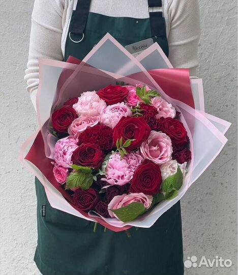 Букеты из гортензий и роз. Доставка/Самовывоз