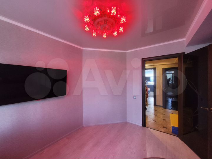 2-к. квартира, 66 м², 3/6 эт.