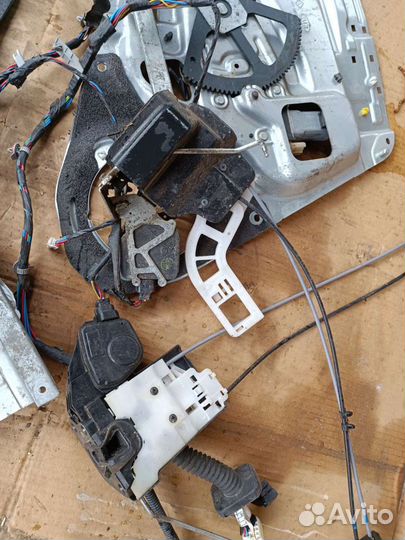 Замок двери Kia Sportage 2 2009