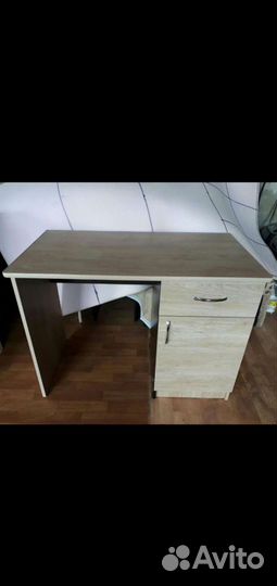 Письменный стол новый