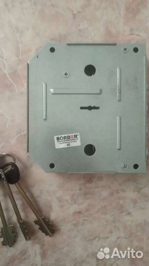 Дверной замок врезной border