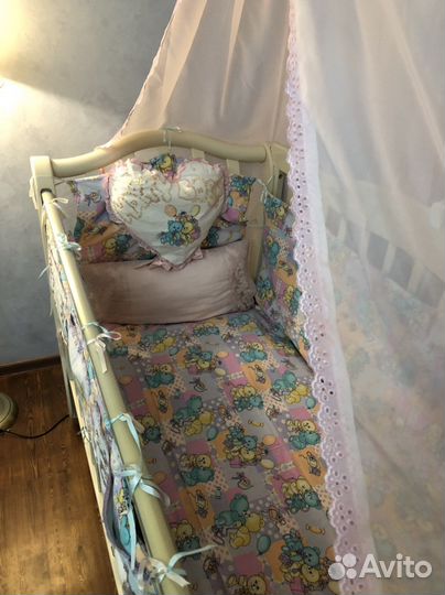 Бортики в детскую кроватку, балдахин, пастель
