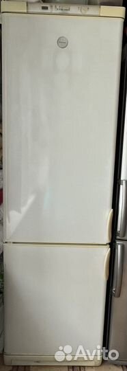 Холодильник Electrolux белый