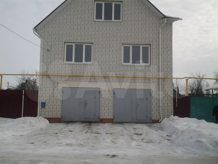 Дом 200 м² на участке 8,5 сот.