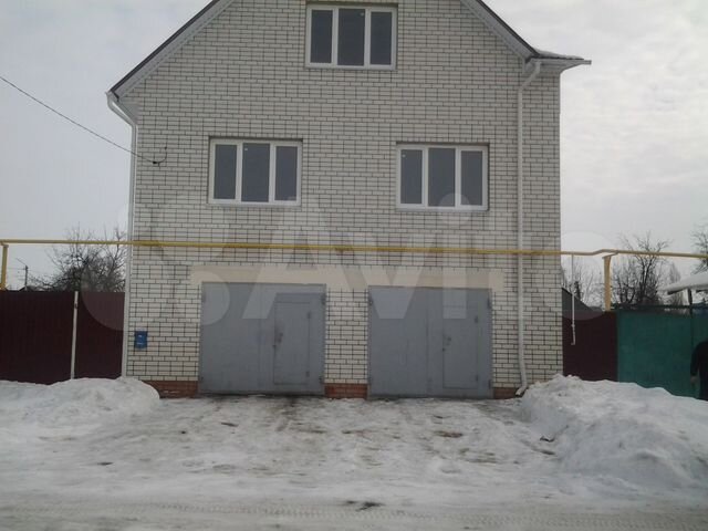 Дом 200 м² на участке 8,5 сот.