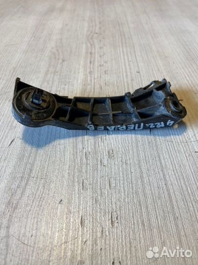 Кронштейн бампера передний левый Toyota Rav 4