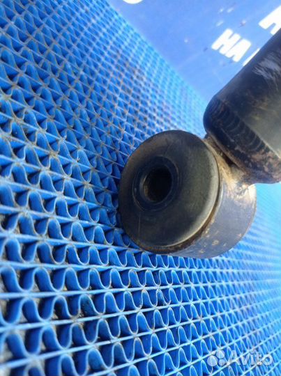 Задняя стойка амортизатора Mitsubishi Lancer Cedia