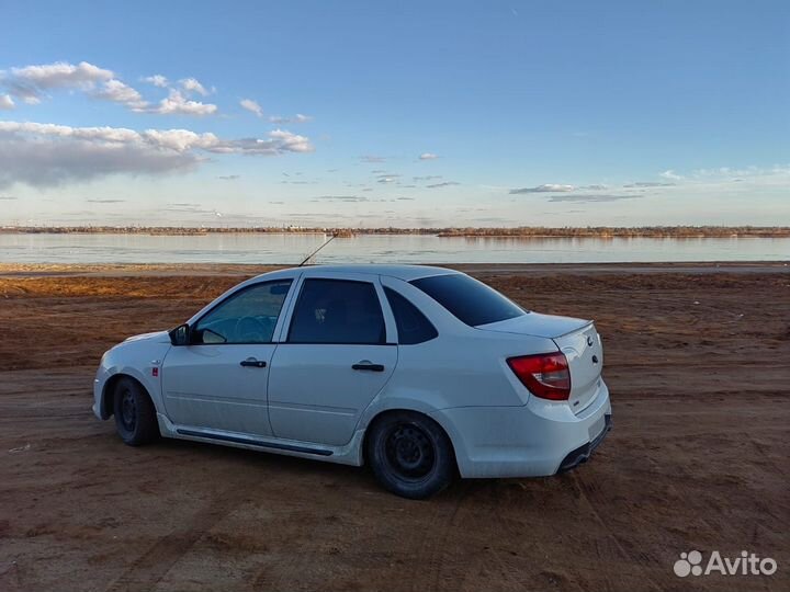 LADA Granta 1.6 МТ, 2016, 166 000 км