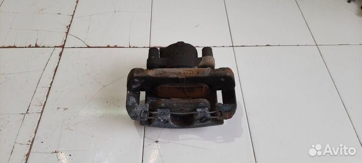 Суппорт передний левый (Jeep Renegade)