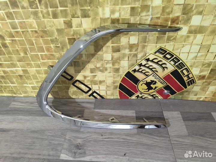 Молдинг переднего бампера правый Toyota Camry V70