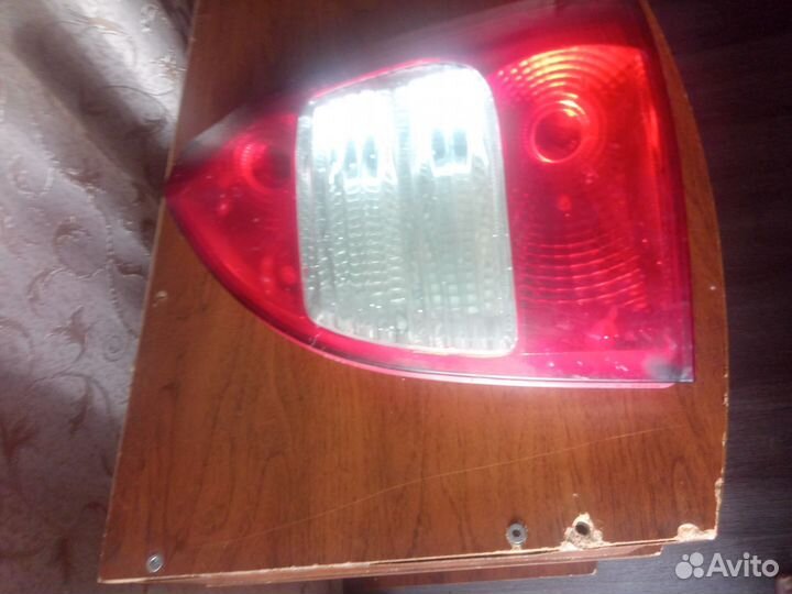 Фонарь задний правый