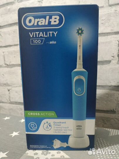 Новая электрическая зубная щетка Oral-B Vitality