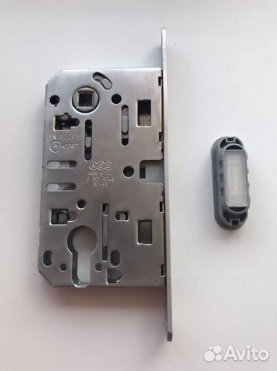 Дверной межкомнатный замок под цилиндр