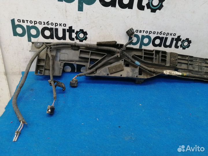 Кронштейн заднего бампера центральный 52615-60030