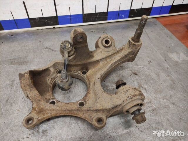 Кулак задний левый Hyundai Santa Fe 2 D4HB 2010