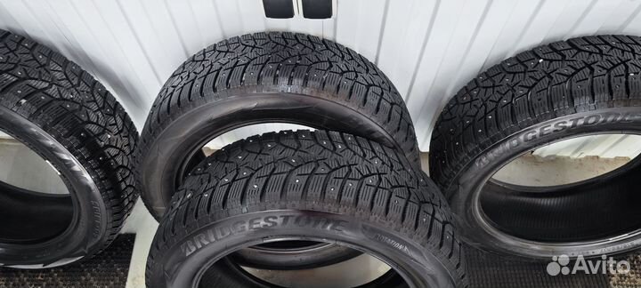 Bridgestone Blizzak Spike-02 215/55 R17 98T