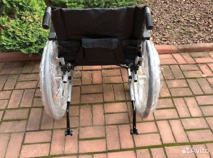 Коляска для инвалидов легкая