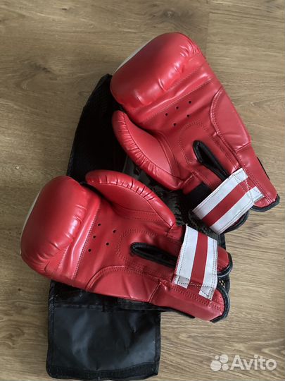 Боксерские перчатки