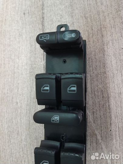 Блок управления стеклоподъемниками Volkswagen Pass