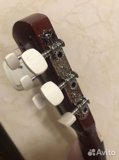 Классическая гитара бу с чехлом
