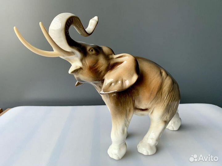 Статуэтка Слон 31/21 Royal Dux