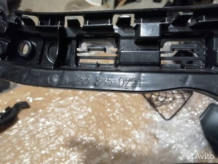 Кронштейн бампера задний правый Mercedes-Benz GLC