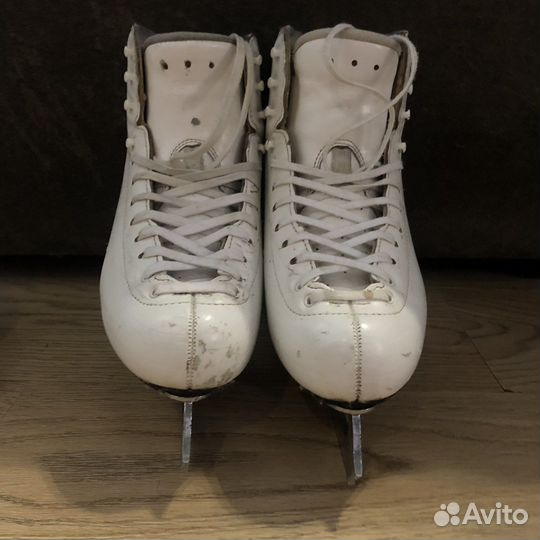 Фигурные коньки Risport RF3 Pro р.245