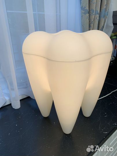 Лампа настольная в виде зуба