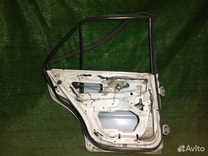 Дверь задняя левая Mitsubishi Lancer CB CD Белая в