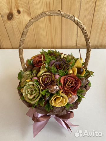 Корзина с сухофруктами