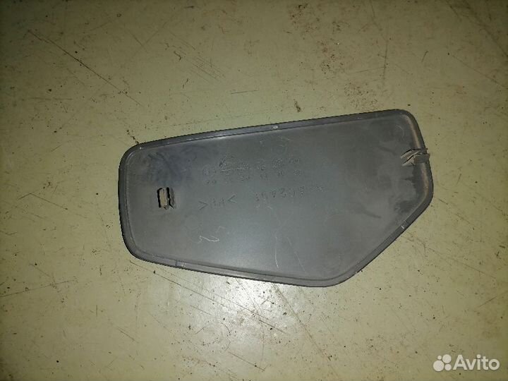 Накладку на торпеду MR402491 Mitsubishi Pajero III